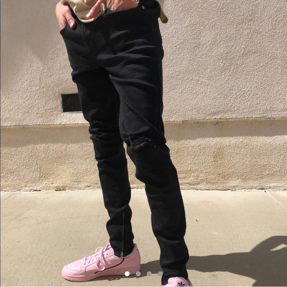 PACSUN DENIM RIPPED AT KNEE